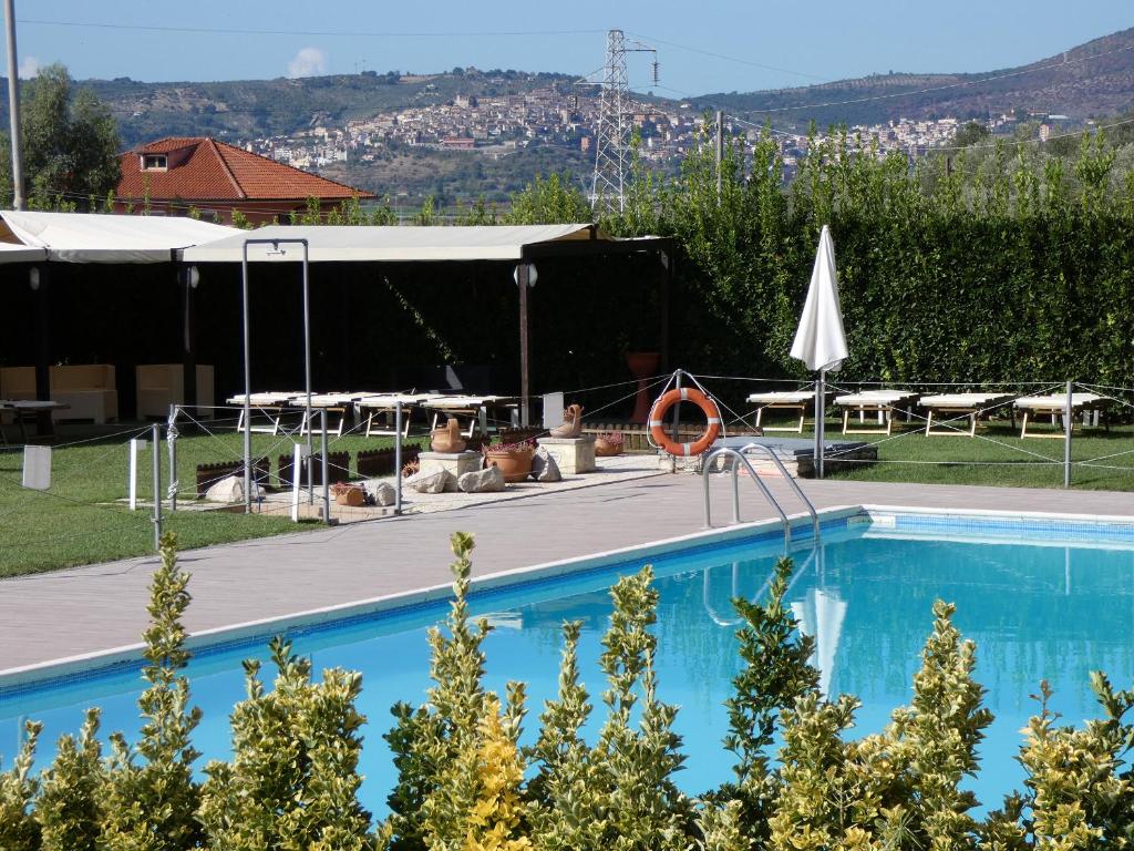 Bazén v ubytování Hotel Piscina La Suite nebo v jeho okolí