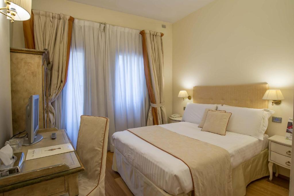 Postel nebo postele na pokoji v ubytování Hotel Atlantic Palace