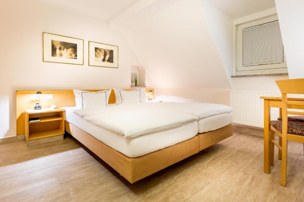 Postel nebo postele na pokoji v ubytování Hotel am Rokokogarten