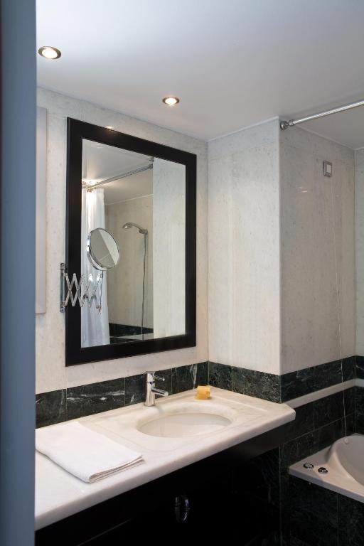 The Majestic Hotel - 11