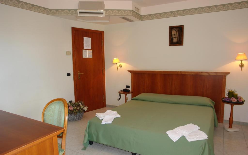 Postel nebo postele na pokoji v ubytování Hotel Rosamarina