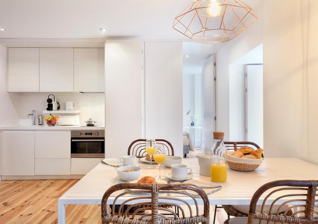 Canaan Lifestyle Apartments Lisbon Combro 77 by Get Your Stay - 