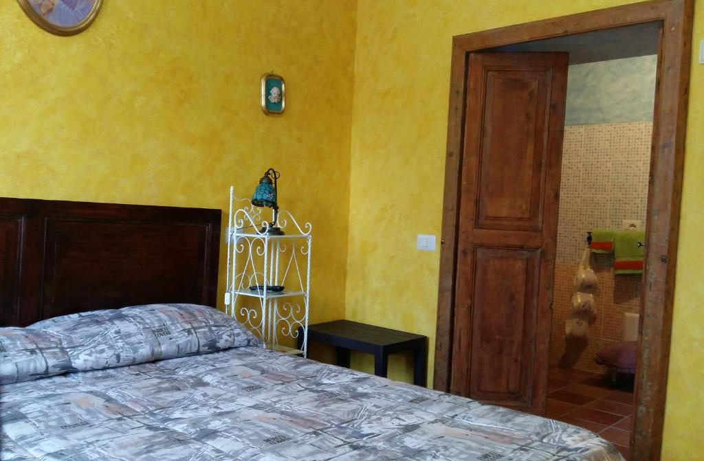 A bed or beds in a room at Borgo La Forgia
