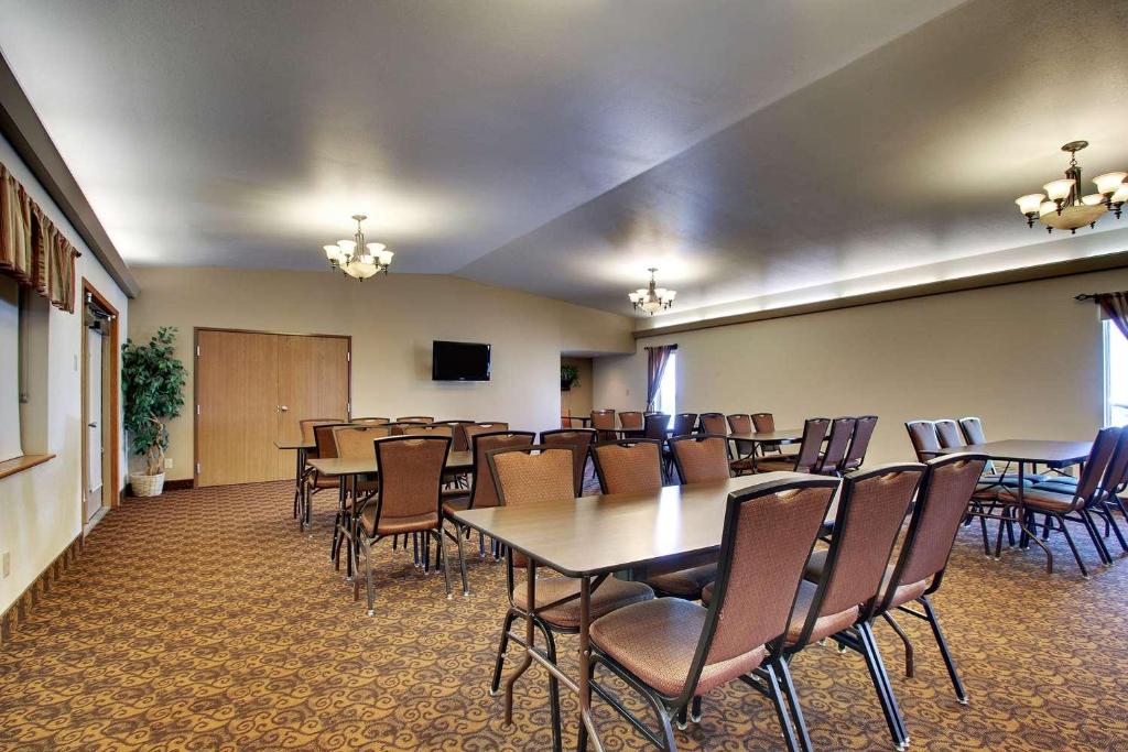 Best Western West Hills Inn photo