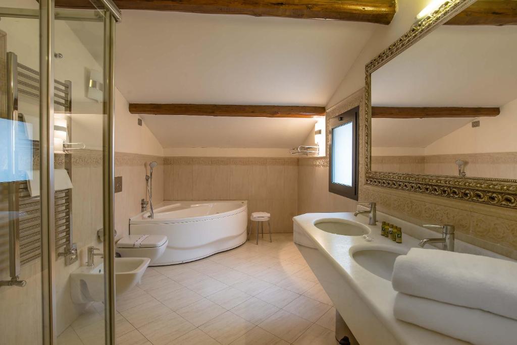 Koupelna v ubytování Hotel Atlantic Palace