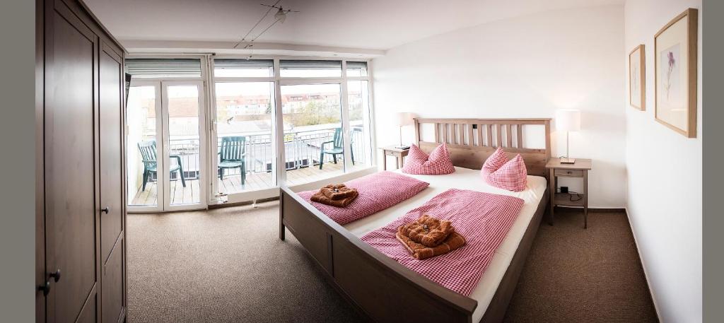 Postel nebo postele na pokoji v ubytování Eicher Ferienwohnungen Warnemünde