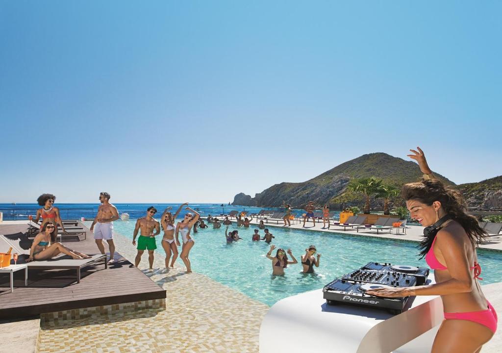 Best luxury hotels in Los Cabos 134045796