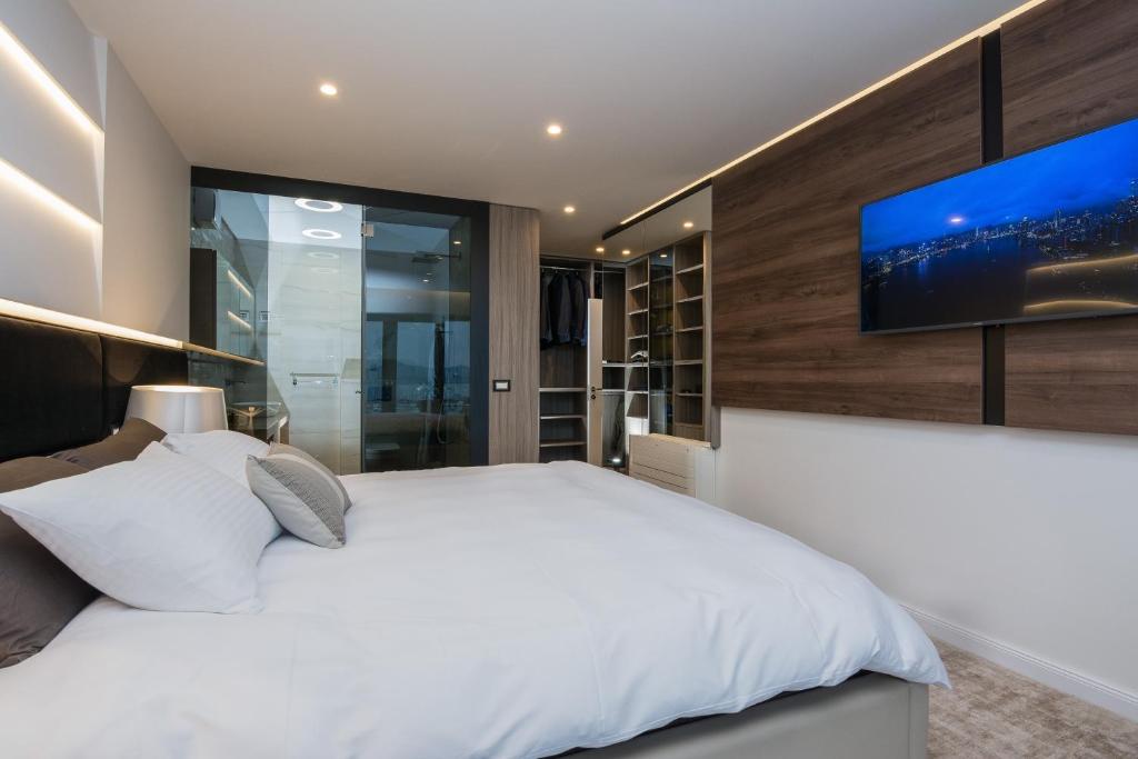 Łóżko lub łóżka w pokoju w obiekcie Luxury Apartment Kortina