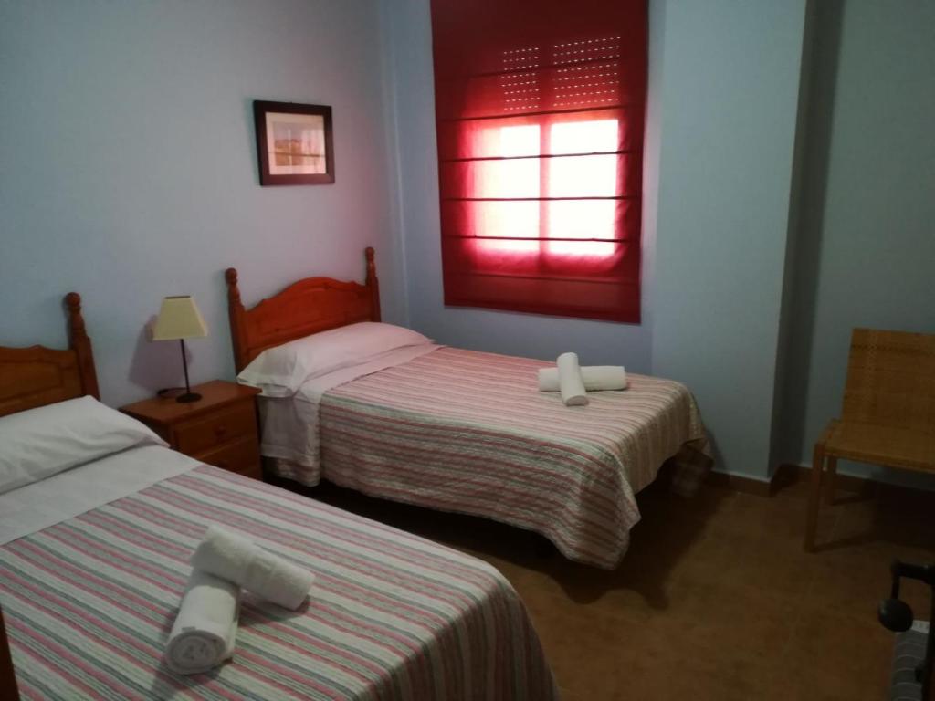 Postel nebo postele na pokoji v ubytování Sisos Place