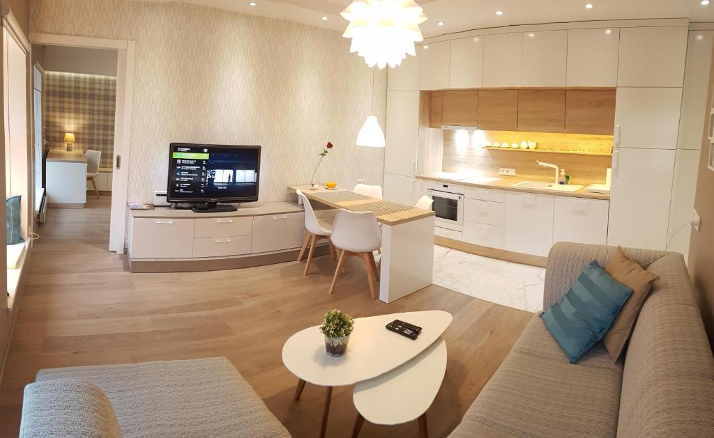 HaPPy InnSide, Free Parking, Self check-in 7x24h, AC - 