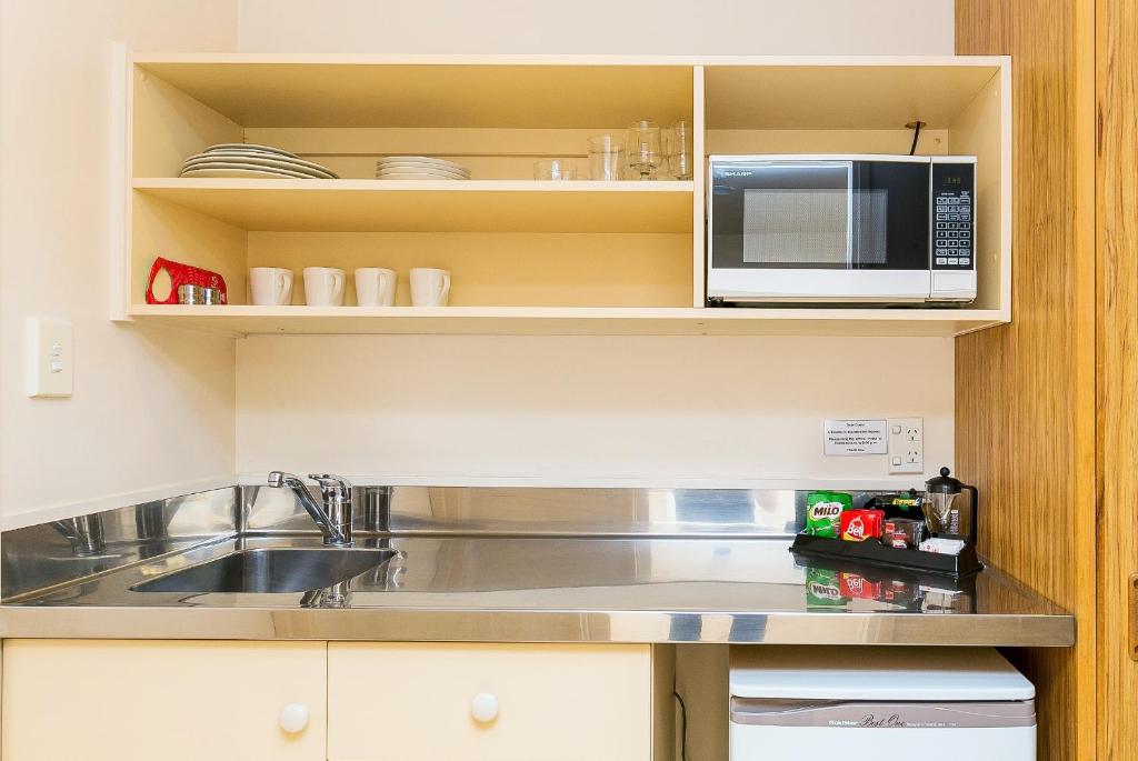 Kuchyň nebo kuchyňský kout v ubytování Wallaceville Motor Lodge