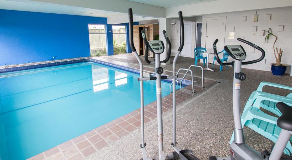 Fitness centrum a/nebo fitness zařízení v ubytování Absolute Lake View Motel