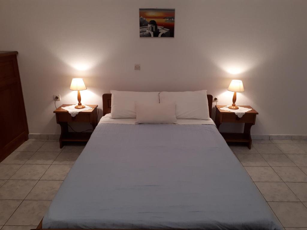 Llit o llits en una habitació de Hotel Paradisos Oia