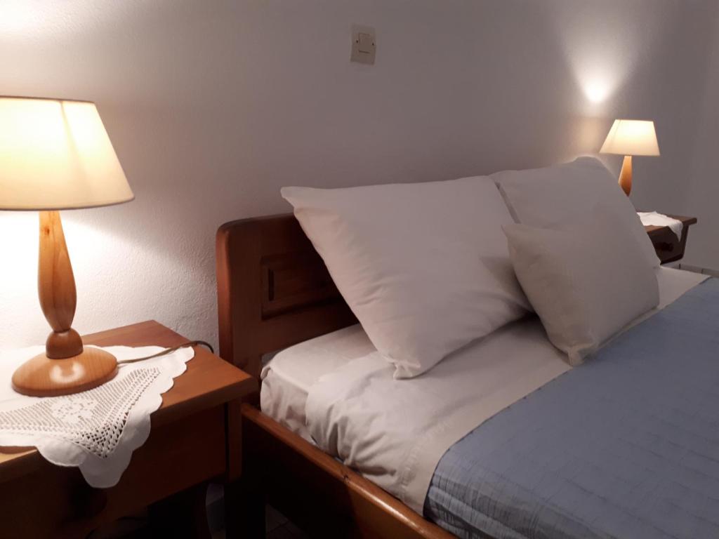 Llit o llits en una habitació de Hotel Paradisos Oia