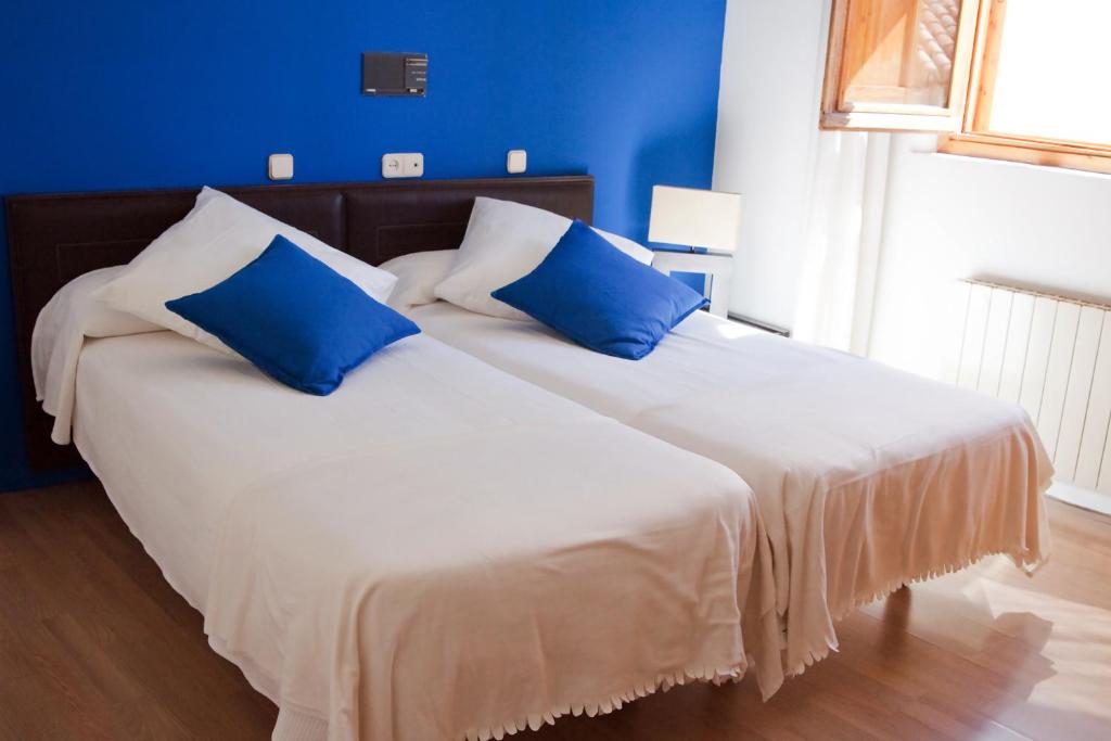 Postel nebo postele na pokoji v ubytování Gran Hostal San Segundo