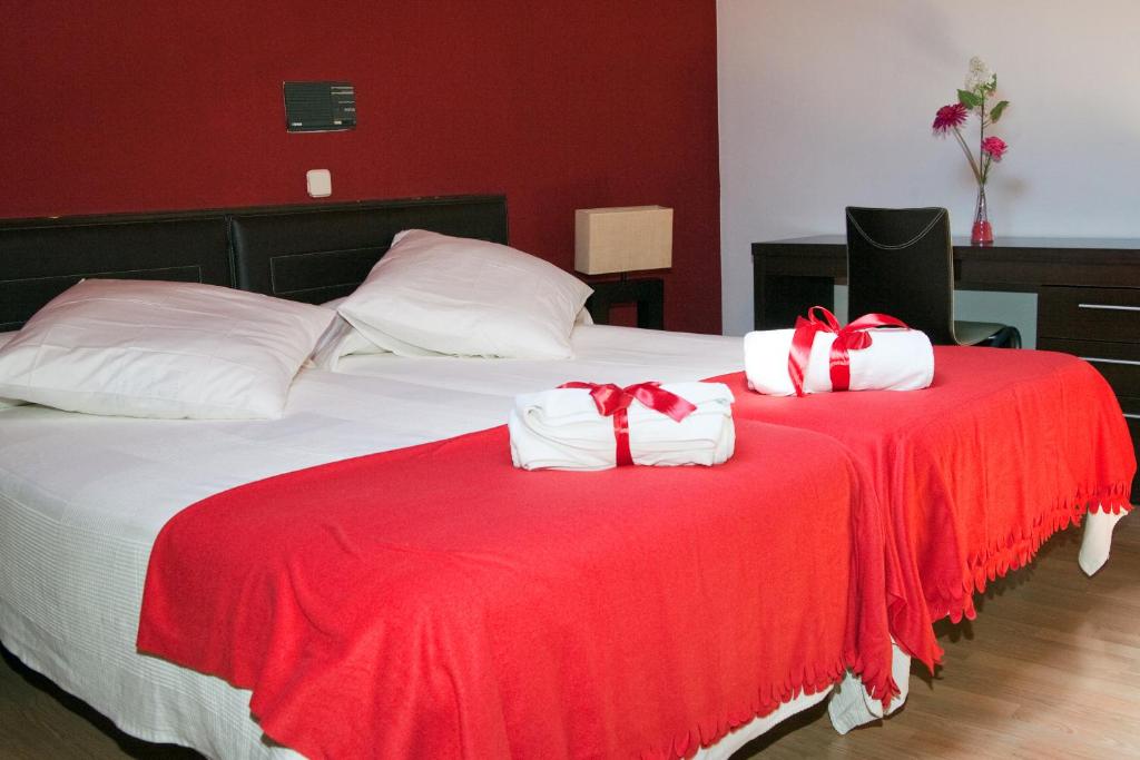 Postel nebo postele na pokoji v ubytování Gran Hostal San Segundo