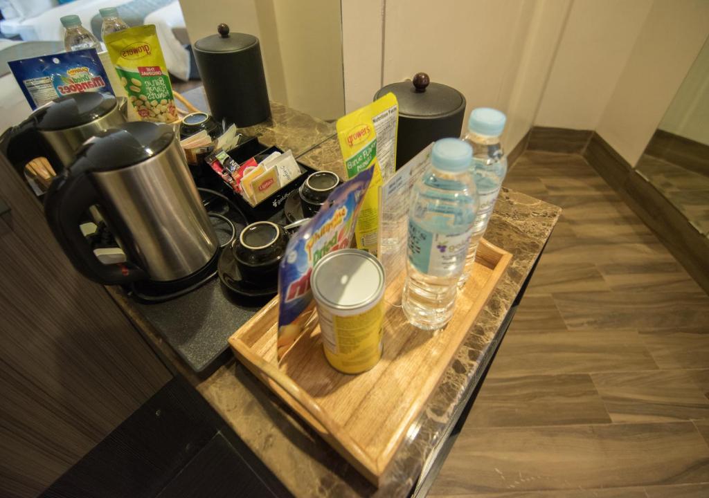 Příslušenství pro přípravu čaje a kávy v ubytování Goldberry Lite Hotel