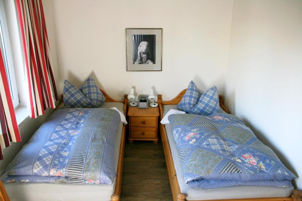 Ein Bett oder Betten in einem Zimmer der Unterkunft "Haus Husum"