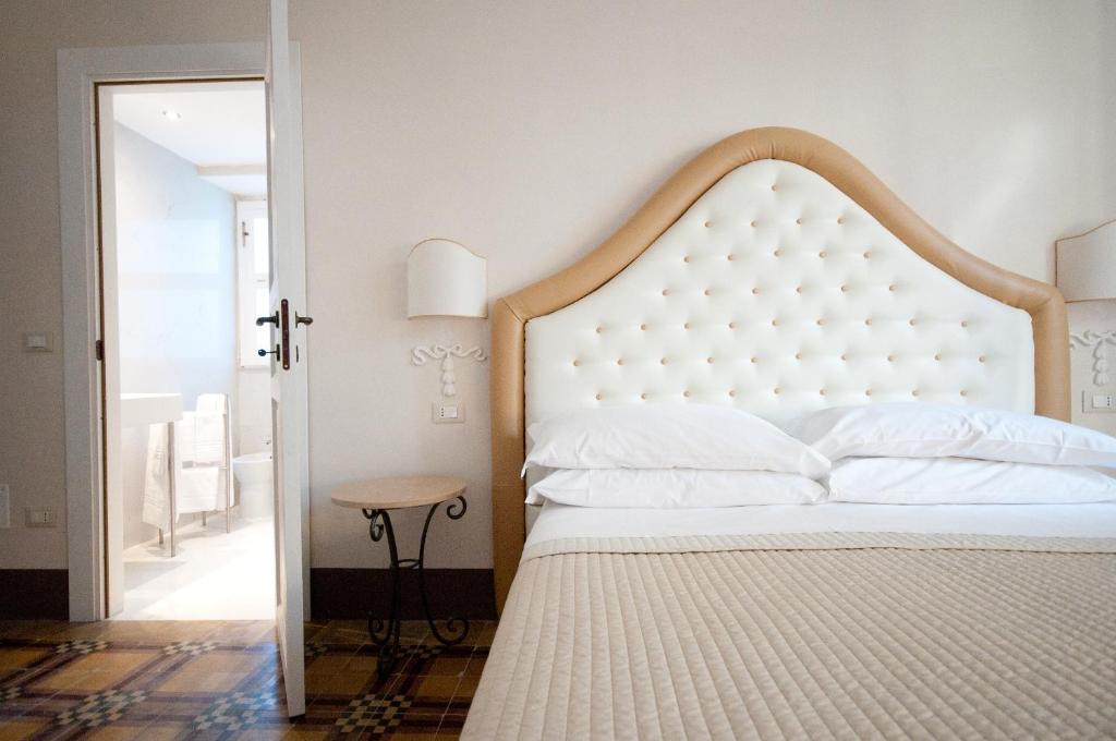 Postel nebo postele na pokoji v ubytování Sveva rooms