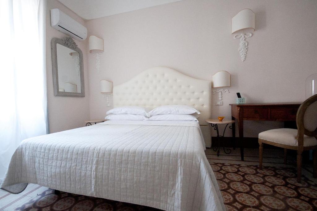 Postel nebo postele na pokoji v ubytování Sveva rooms