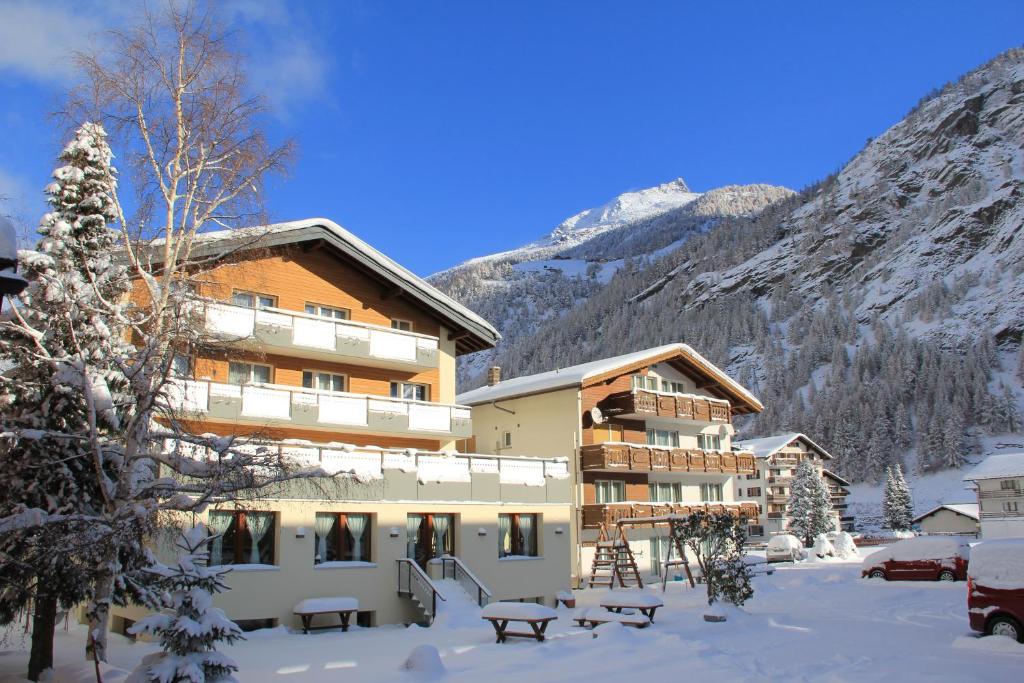 Afbeelding uit fotogalerij van Pension Heino in Saas-Grund