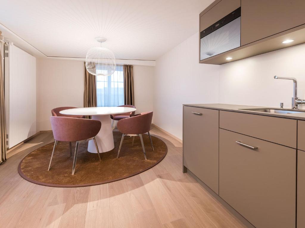 Kuchyň nebo kuchyňský kout v ubytování Hotel Savoy