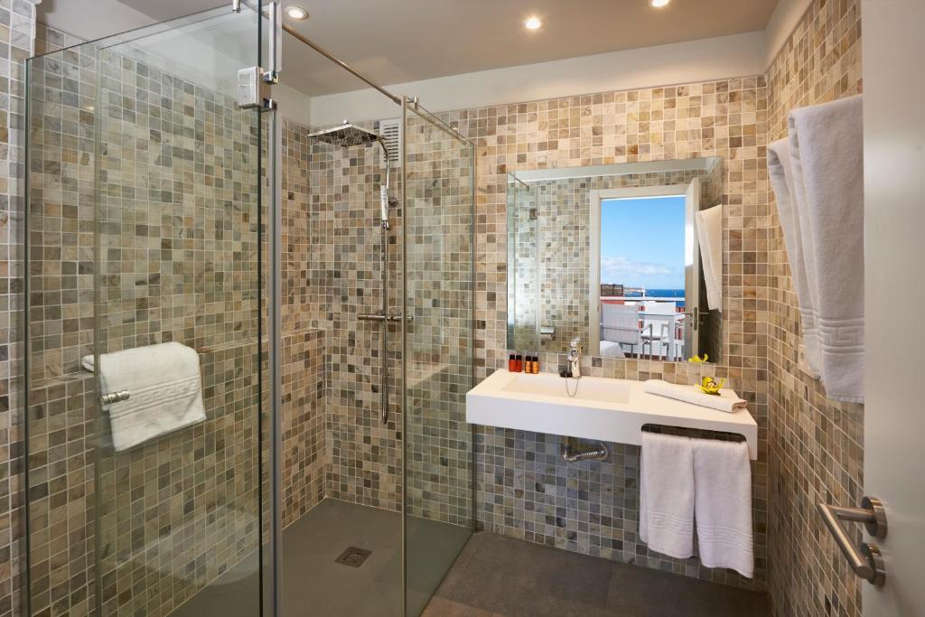 a bathroom with a sink and a shower at Flamingo Beach Mate in Adeje