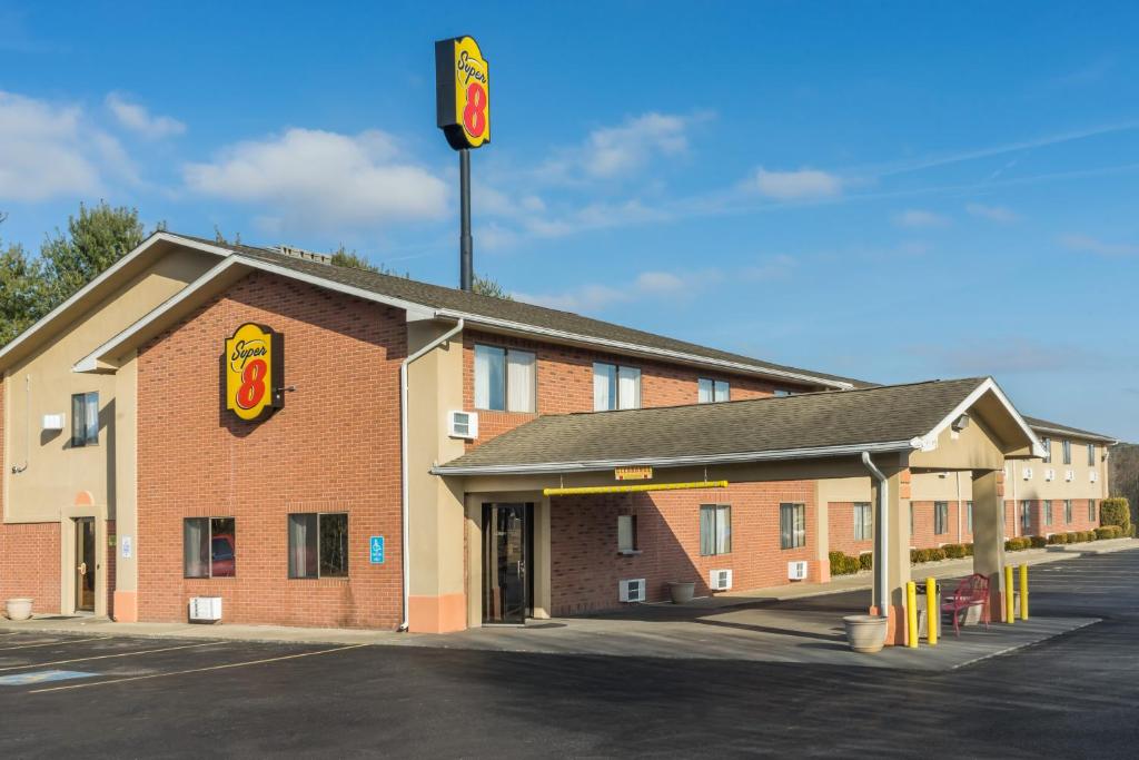 a fast food building with a krispy kreme sign at Super 8 by Wyndham Munfordville KY in Munfordville