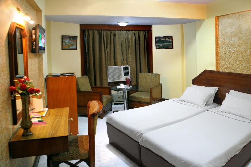 Postel nebo postele na pokoji v ubytování Hotel Ganga Ratan
