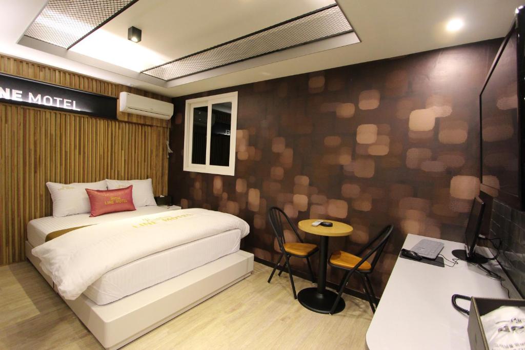 TV a/nebo společenská místnost v ubytování Line Motel