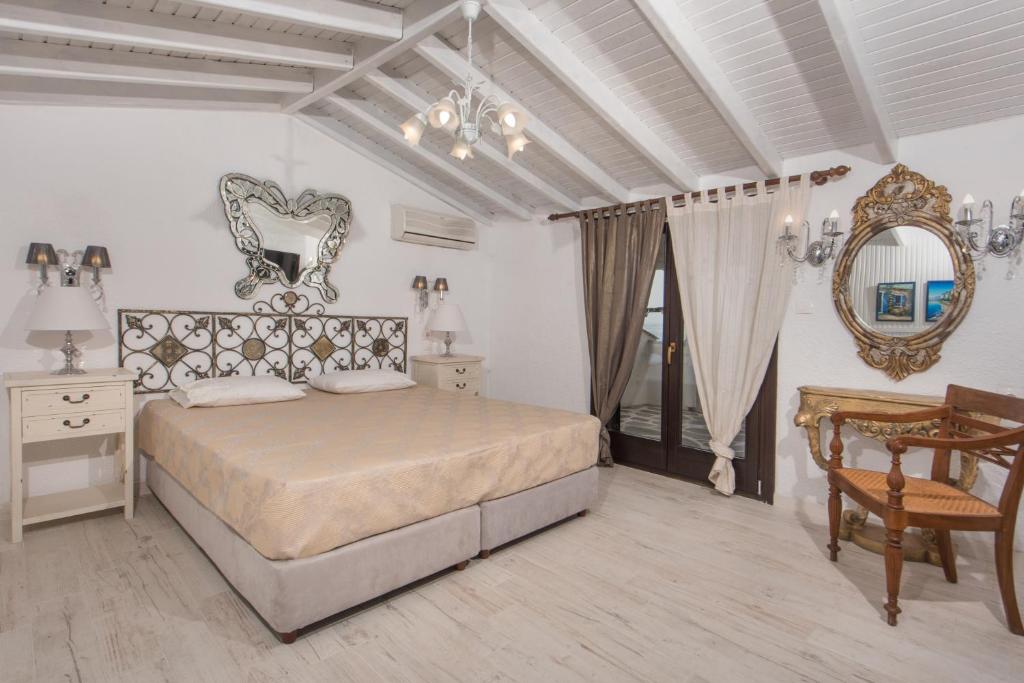 Postel nebo postele na pokoji v ubytování Leandros Hotel