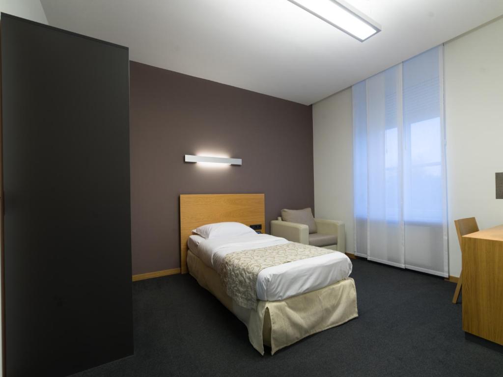 Postel nebo postele na pokoji v ubytování Hotel-Résidence Am Klouschter