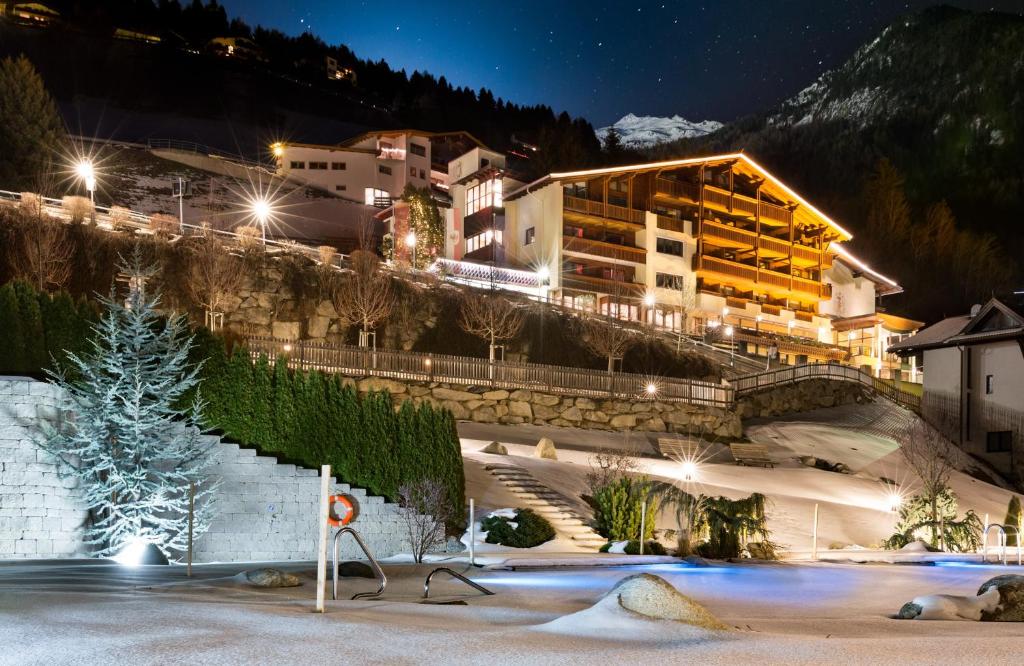 Nespecifikovaný výhled na hory nebo výhled na hory při pohledu z hotelu