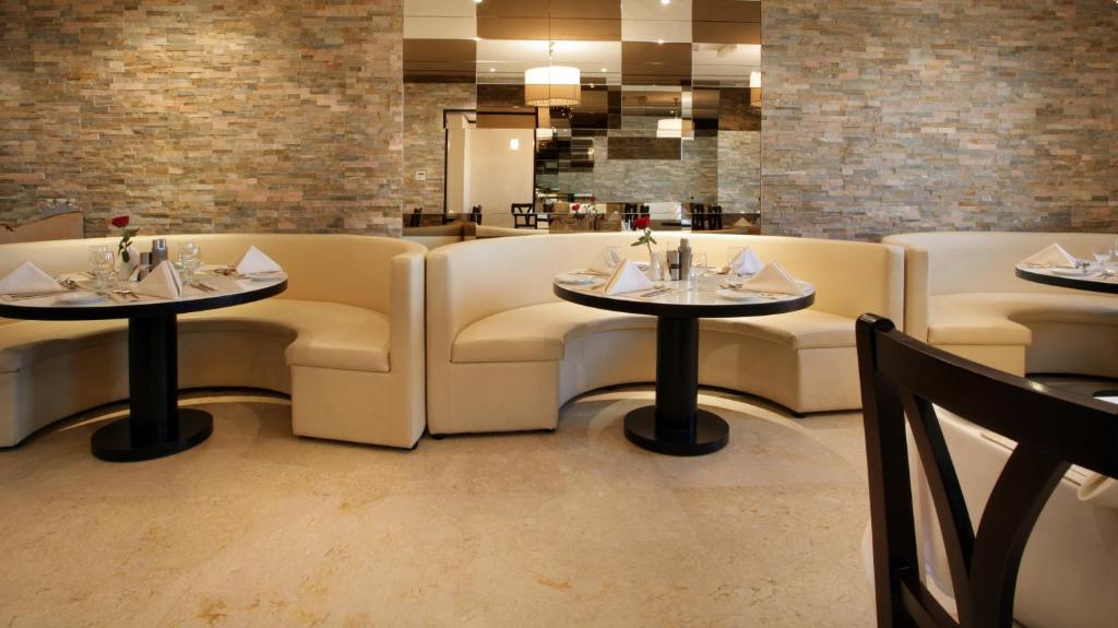 Ramada Hotel & Suites by Wyndham Ajman - Resim 44