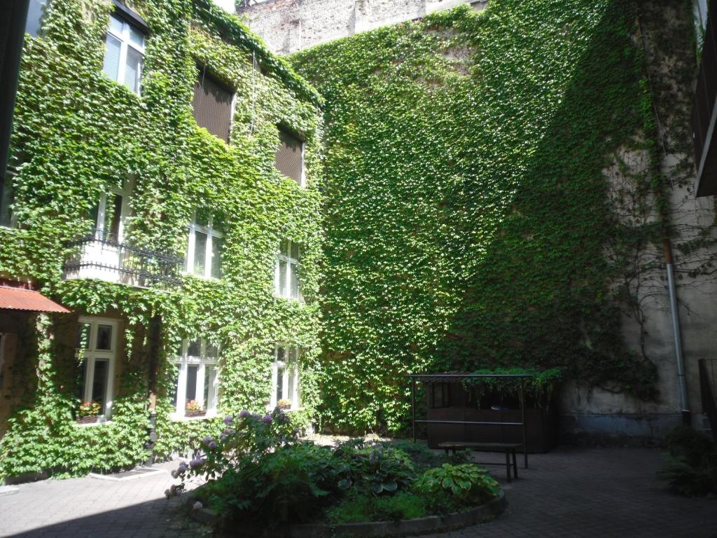 Vonkajšia záhrada v ubytovaní Apartament Jonek