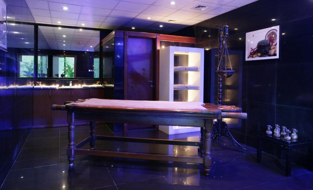 Ramada Hotel & Suites by Wyndham Ajman - Resim 34