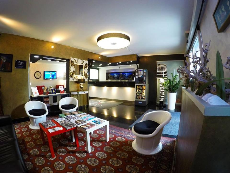 Kuchnia lub aneks kuchenny w obiekcie 57 Reshotel Orio