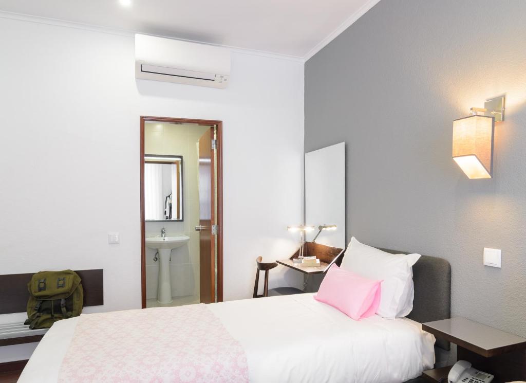 Postel nebo postele na pokoji v ubytování Hotel Portuense Lisboa