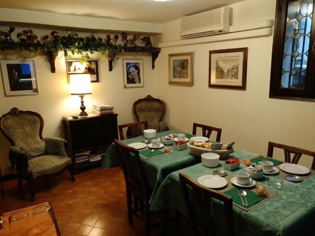 Posezení v ubytování Albergo Al Gobbo