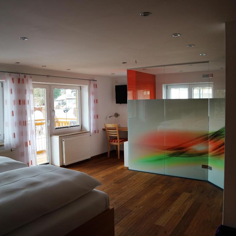 Postel nebo postele na pokoji v ubytování Hotel Bellevue