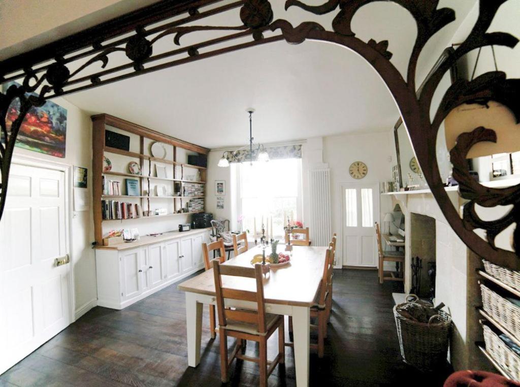 Kuchyň nebo kuchyňský kout v ubytování No 4 Ainslie's Belvedere B&B