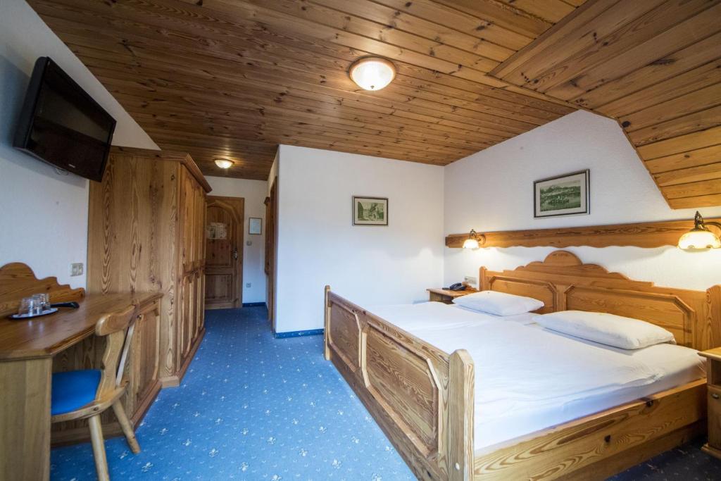 Postel nebo postele na pokoji v ubytování Garni Hotel Berc