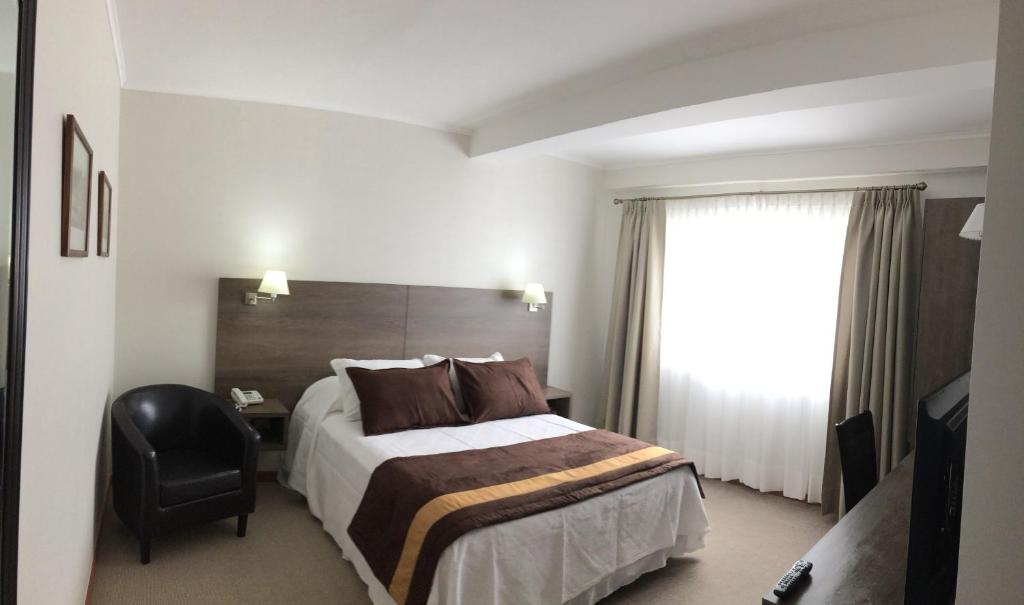 Postel nebo postele na pokoji v ubytování Conrado Hotel Osorno