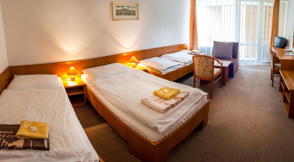 Postel nebo postele na pokoji v ubytování Hotel Bezdez Stare Splavy
