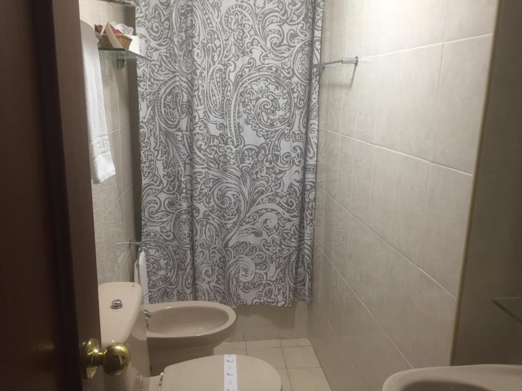 A bathroom at Hotel Ovetense
