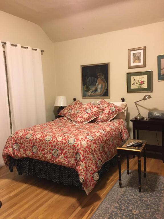 a bedroom with a bed with a red comforter at SWEET Suite BAKER Street in San Francisco