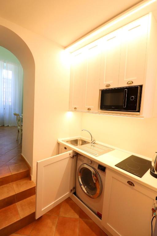 Kuchyňa alebo kuchynka v ubytovaní Estate4home - Henry House