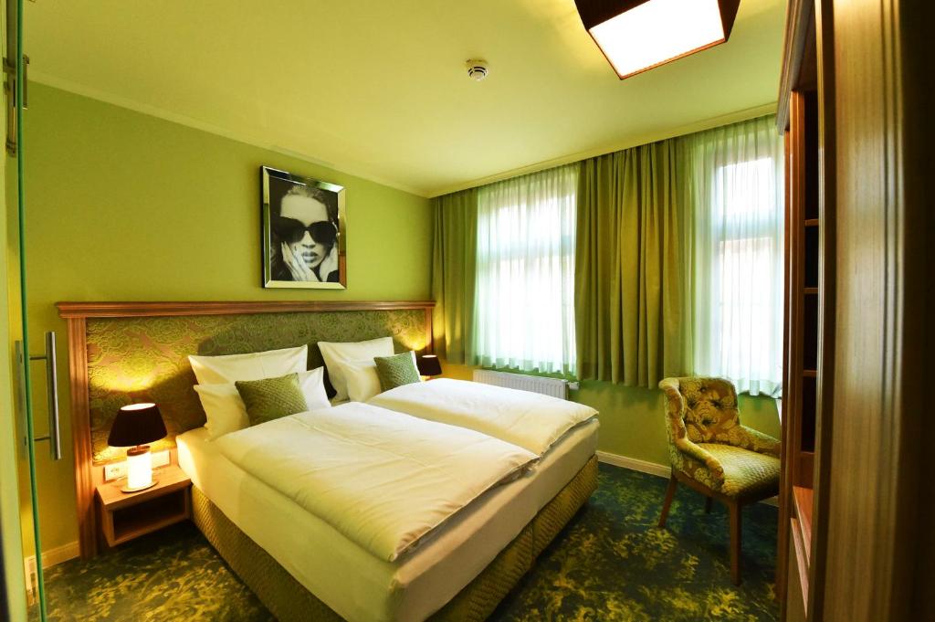 MOMENTS Boutique Hotel - 11