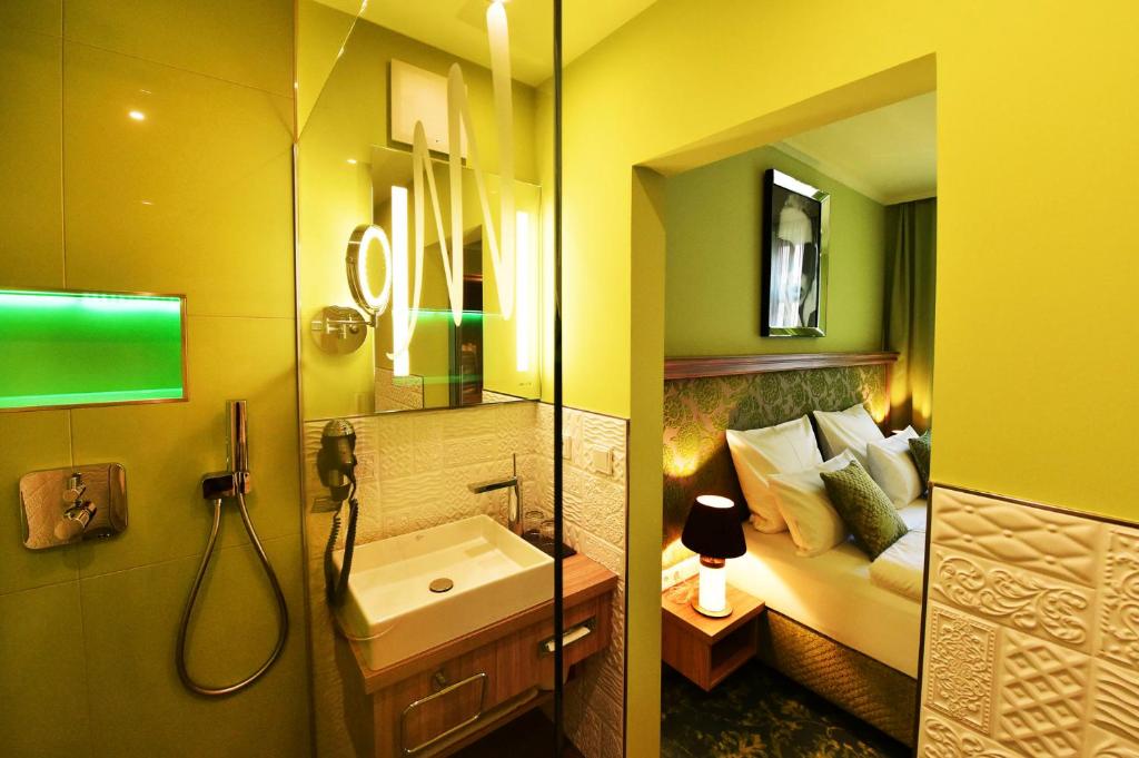 MOMENTS Boutique Hotel - 12