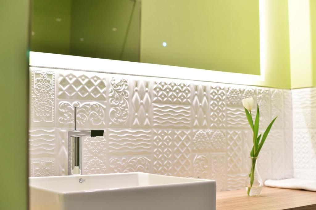 MOMENTS Boutique Hotel - 19